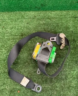 Toyota Auris 150 Front seatbelt 