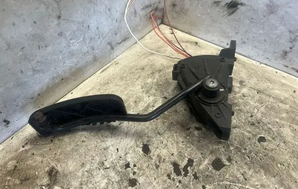 Renault Master II Accelerator throttle pedal 7700314525
