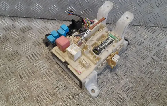 Toyota RAV 4 (XA30) Fuse box set 8273042011 0446 8D150743