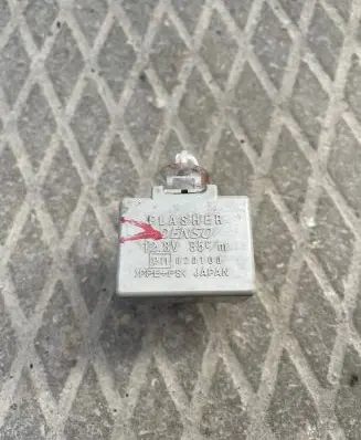 Lexus IS 220D-250-350 Hazard warning light relay 8198030170 0665005641