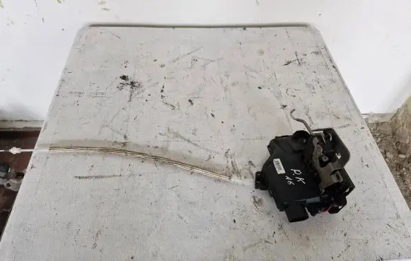 Audi A6 S6 C5 4B Front door lock