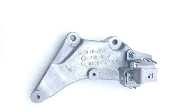 Mercedes-Benz E W212 Engine mounting bracket A6510940039