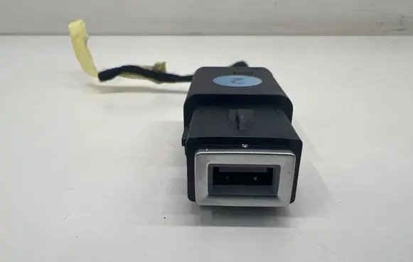 Fiat 600 USB socket connector 9821703980 9824334377