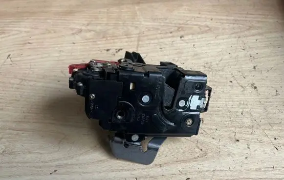 Audi A4 S4 B6 8E 8H Rear door lock 8E0839015C