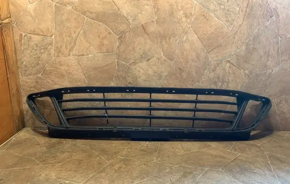 BMW 2 F46 Front grill 7301566