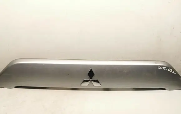 Mitsubishi Outlander Trunk door license plate light bar 