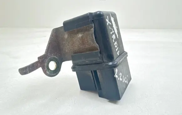 Nissan X-Trail T30 Glow plug pre-heat relay 25230WD000