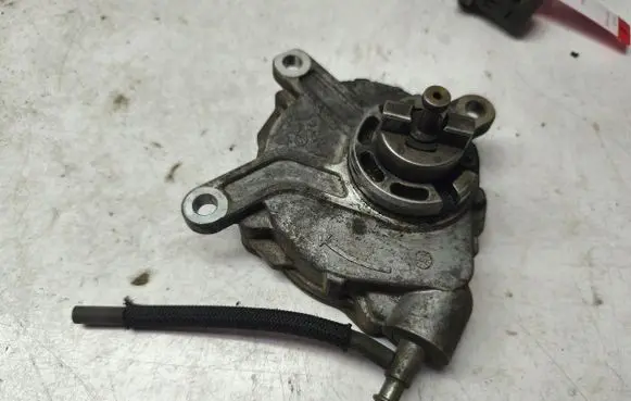 Toyota Avensis T250 Vacuum pump 2603085214030684