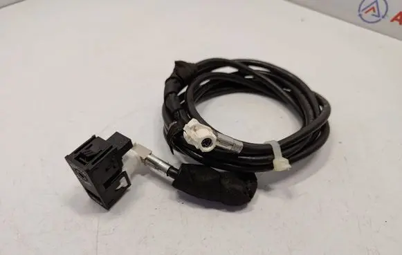BMW 3 F30 F35 F31 USB socket connector 84109229246 84109229244