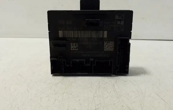 Volkswagen PASSAT B8 Door control unit/module 5Q0959593E