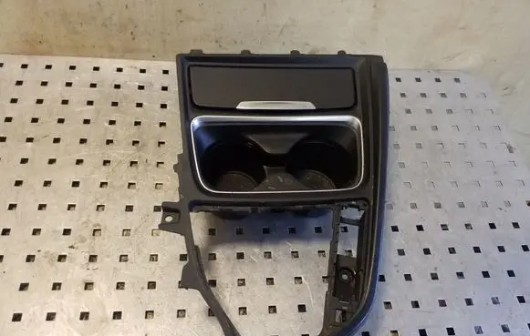 Cup holder front