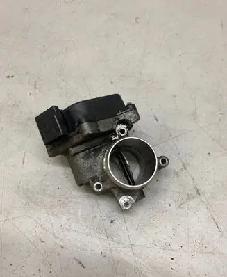 Volkswagen PASSAT B7 Throttle valve 03L128063Q 97116852