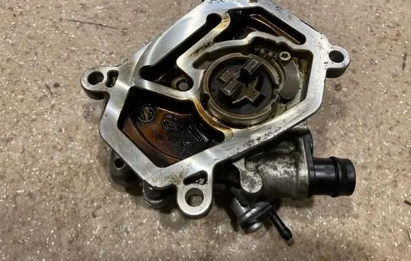 Mercedes-Benz CLA C117 X117 W117 Vacuum pump A1331800501