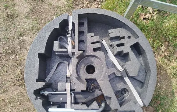 Audi A3 S3 8P Tool box 8P0012109A 8N0012219 1K0011031C