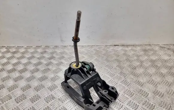 Toyota Avensis T250 Gear shifter/selector 01045