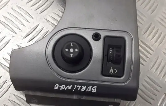 Citroen Berlingo Wing mirror switch 9644985677