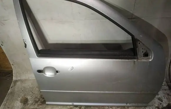 Volkswagen Bora Front door pilkos