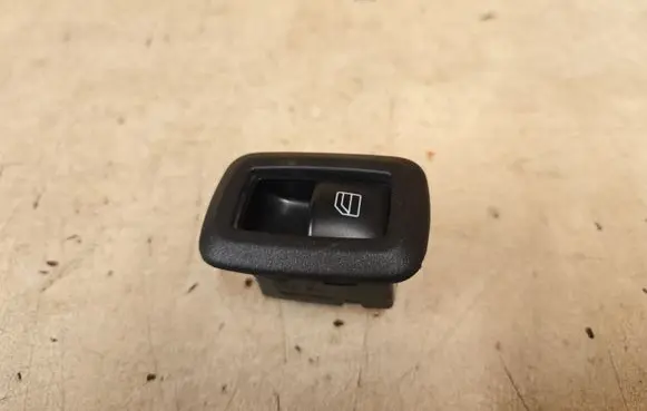 Mercedes-Benz B W245 Electric window control switch A2518200510