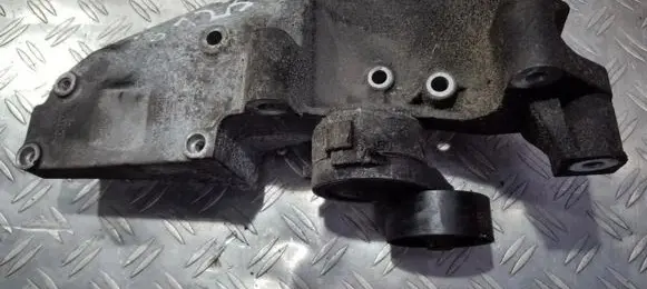 Opel Insignia A Engine mounting bracket 9662533080 30777382