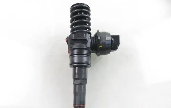 Volkswagen Golf IV Fuel injector 0414720035 045130073T