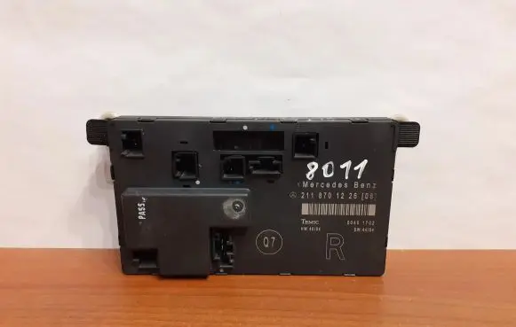 Mercedes-Benz E W211 Door control unit/module 2118701226 8011