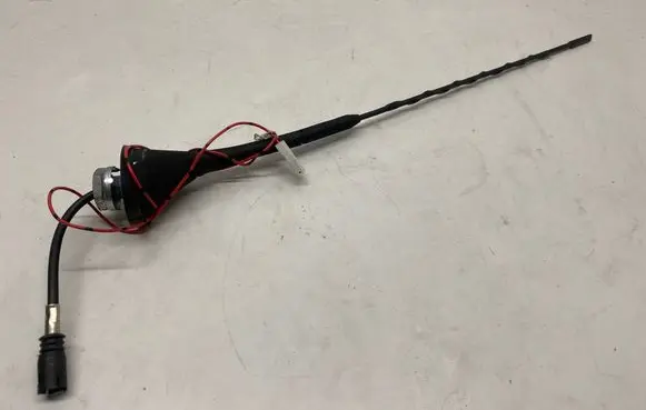 Audi A6 S6 C5 4B Aerial GPS antenna 