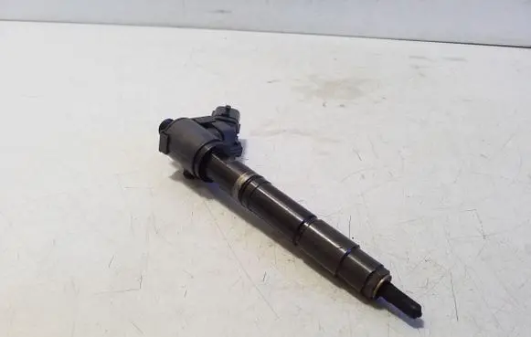 Volvo XC60 Fuel injector 31452113
