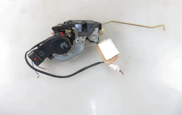Suzuki Grand Vitara I Front door lock