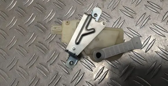 Toyota Yaris Tailgate boot lock/latch motor 