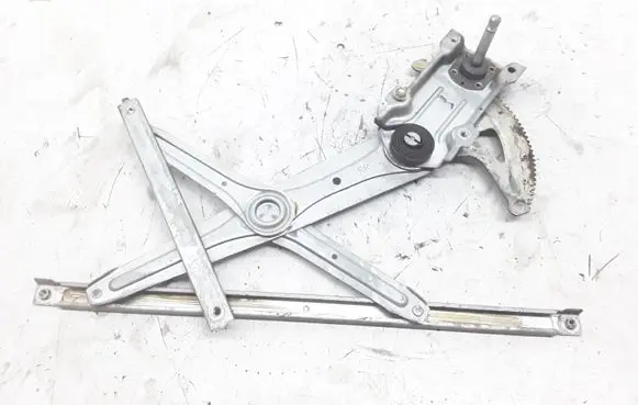 Rear door manual window regulator