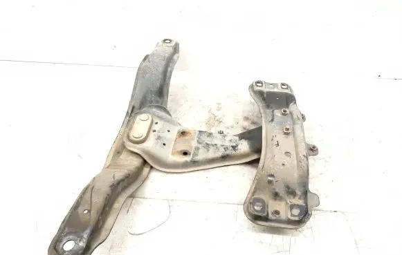 Gearbox mounting bracket
