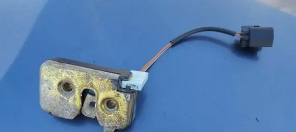 Ford Mondeo MK I Tailgate/trunk/boot lock/catch/latch 96BGN43102