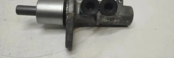 Volkswagen PASSAT B5 Master brake cylinder