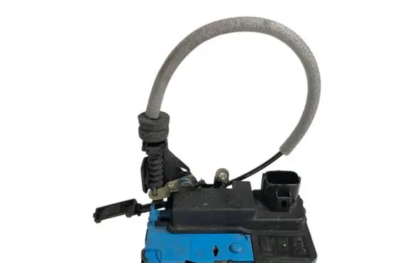 Volvo XC70 Front door lock 30784525