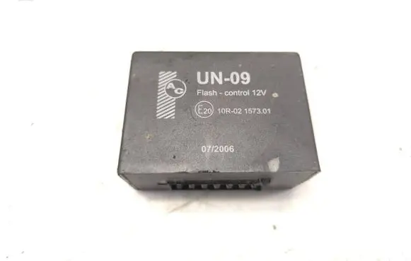 Mercedes-Benz C W202 Tow bar relay 10R02157301