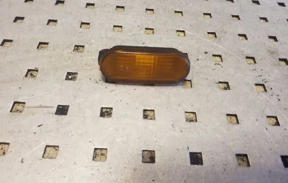 Front fender indicator light