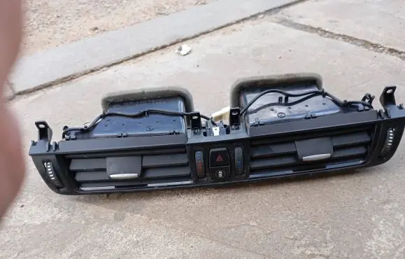 BMW X5 F15 Dash center air vent grill 925264810 0859210 04202017