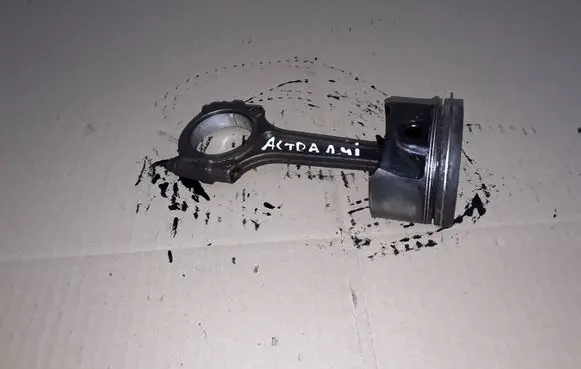 Opel Astra J Piston with connecting rod 192