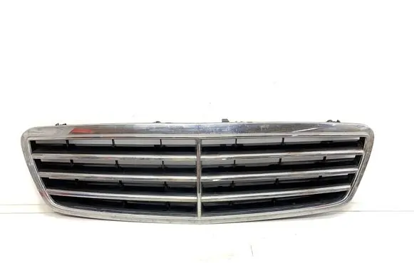 Mercedes-Benz C W203 Front grill A2038800223