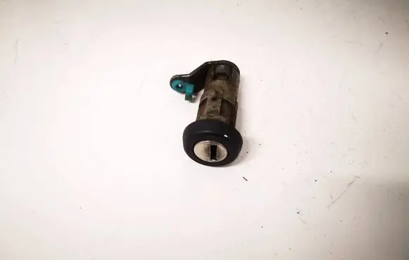 Iveco Daily 40.8 Front door lock (next to the handle) 