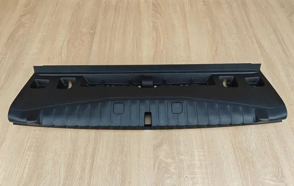 BMW 8 G16 Engine bonnet/hood lock trim molding 7435220