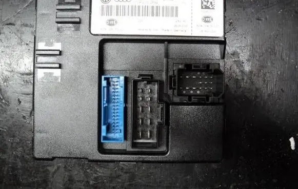 Audi A6 S6 C6 4F Light module LCM 4F0907289G 5DK00876222 4F0910289G