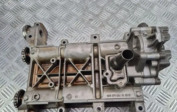 Mercedes-Benz C W204 Oil pump R2710341003 A2710301571 A2711810301