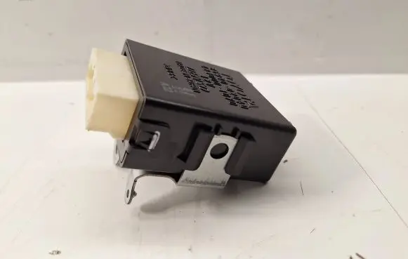Toyota Auris 150 Window wiper relay 8594002040 4230001070