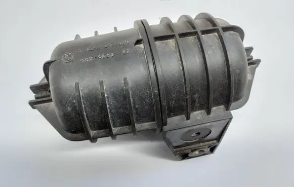 Vacuum air tank