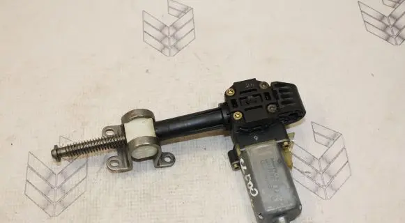 Mercedes-Benz S W220 Seat adjustment motor 0390201927