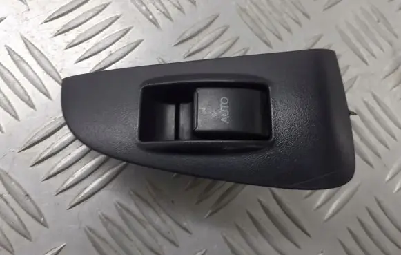 Toyota Avensis T220 Quarter vent window switch 74271-05020