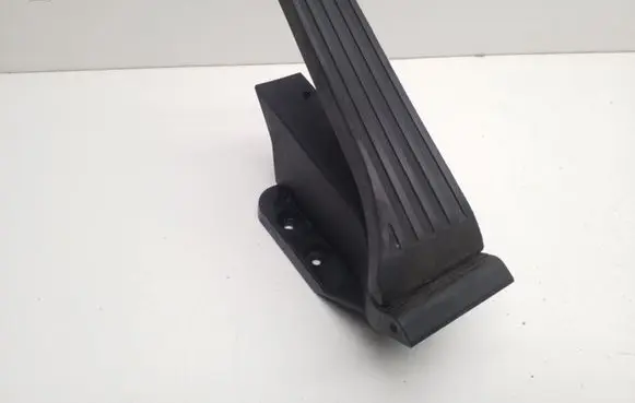 Mercedes-Benz C W204 Accelerator throttle pedal A2043000004