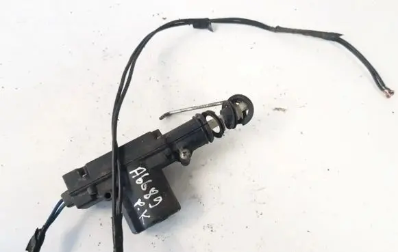 Volkswagen PASSAT B3 Central locking motor 9801