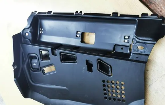 Dashboard lower bottom trim panel